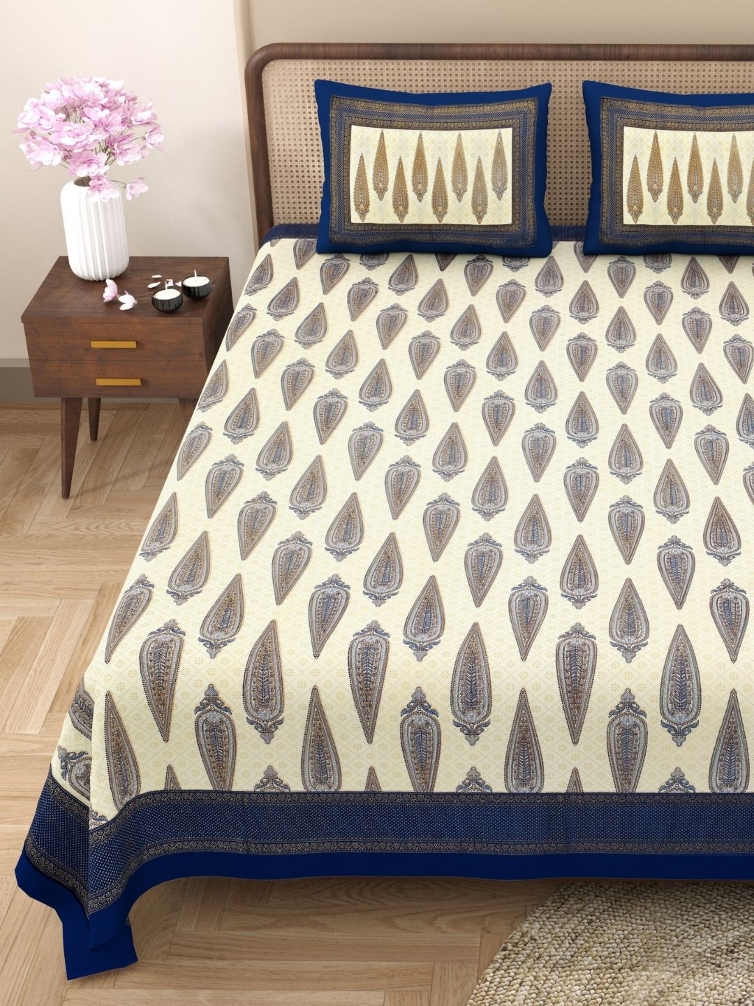 

The Craft Monk Blue King Bedsheet with 2 Pillow Covers