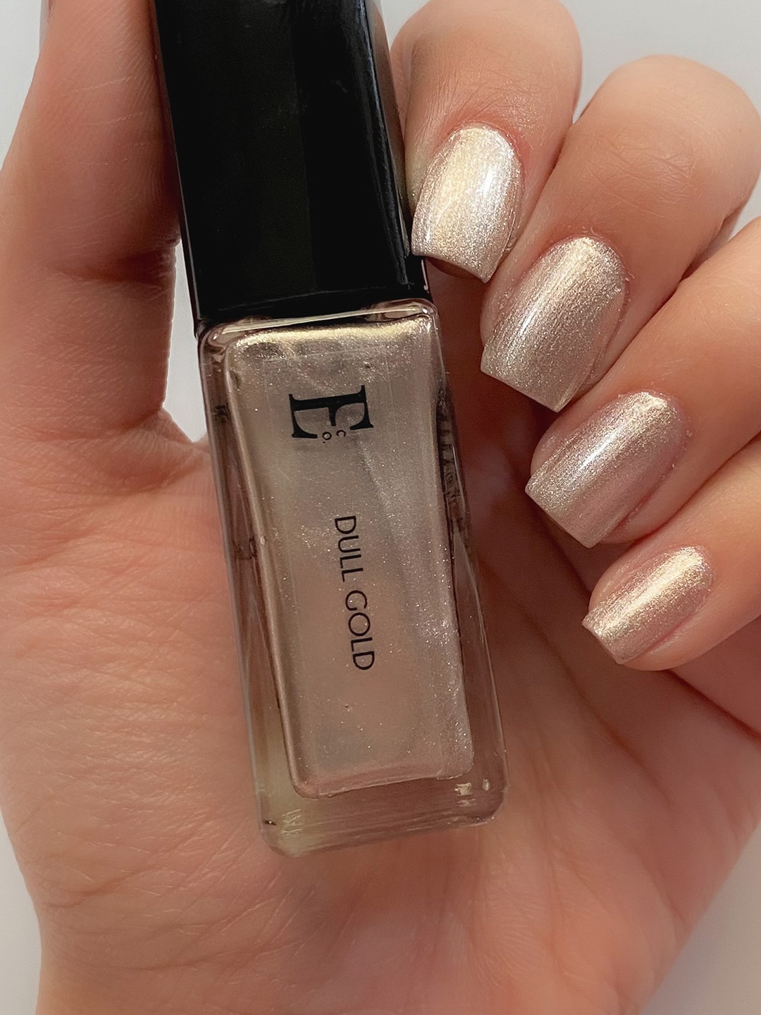 

ELLEMENT CO. Vegan Nail Lacquer 10 ml - Dull Gold EC161