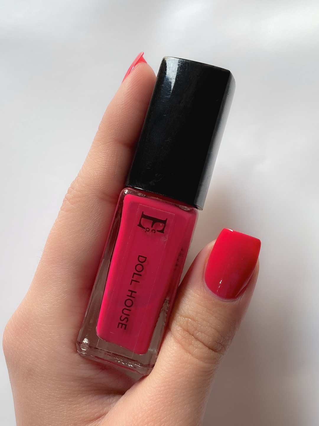 

ELLEMENT CO. Vegan Nail Lacquer 10 ml - Doll House EC-166, Red