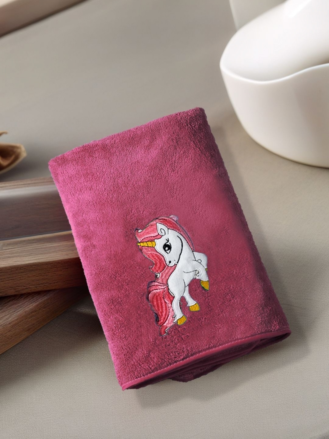 

FABINALIV Maroon & Pink Cartoon Design Pure Cotton 400 GSM Bath Towel