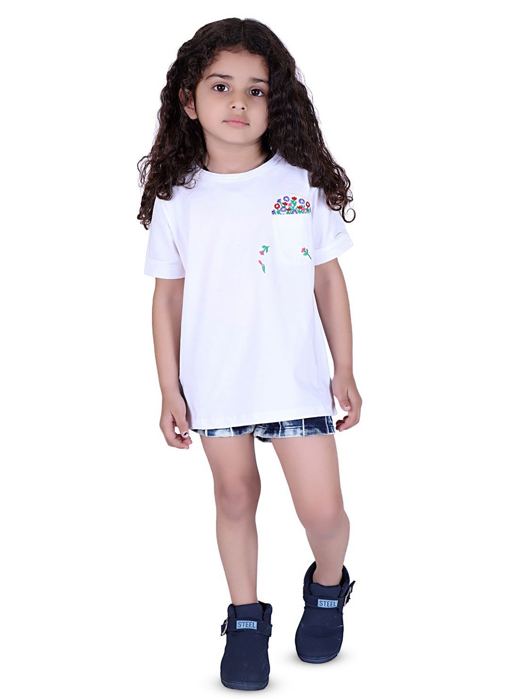 

Yellow Apple Girls Polo Collar Monochrome T-shirt, White