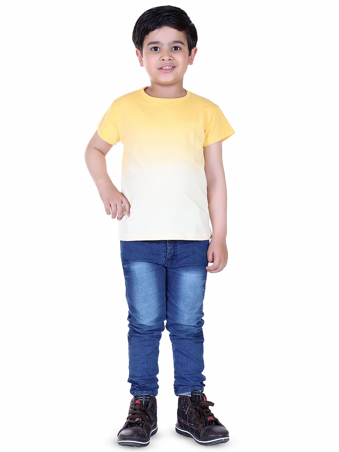 

Yellow Apple Boys Pockets T-shirt