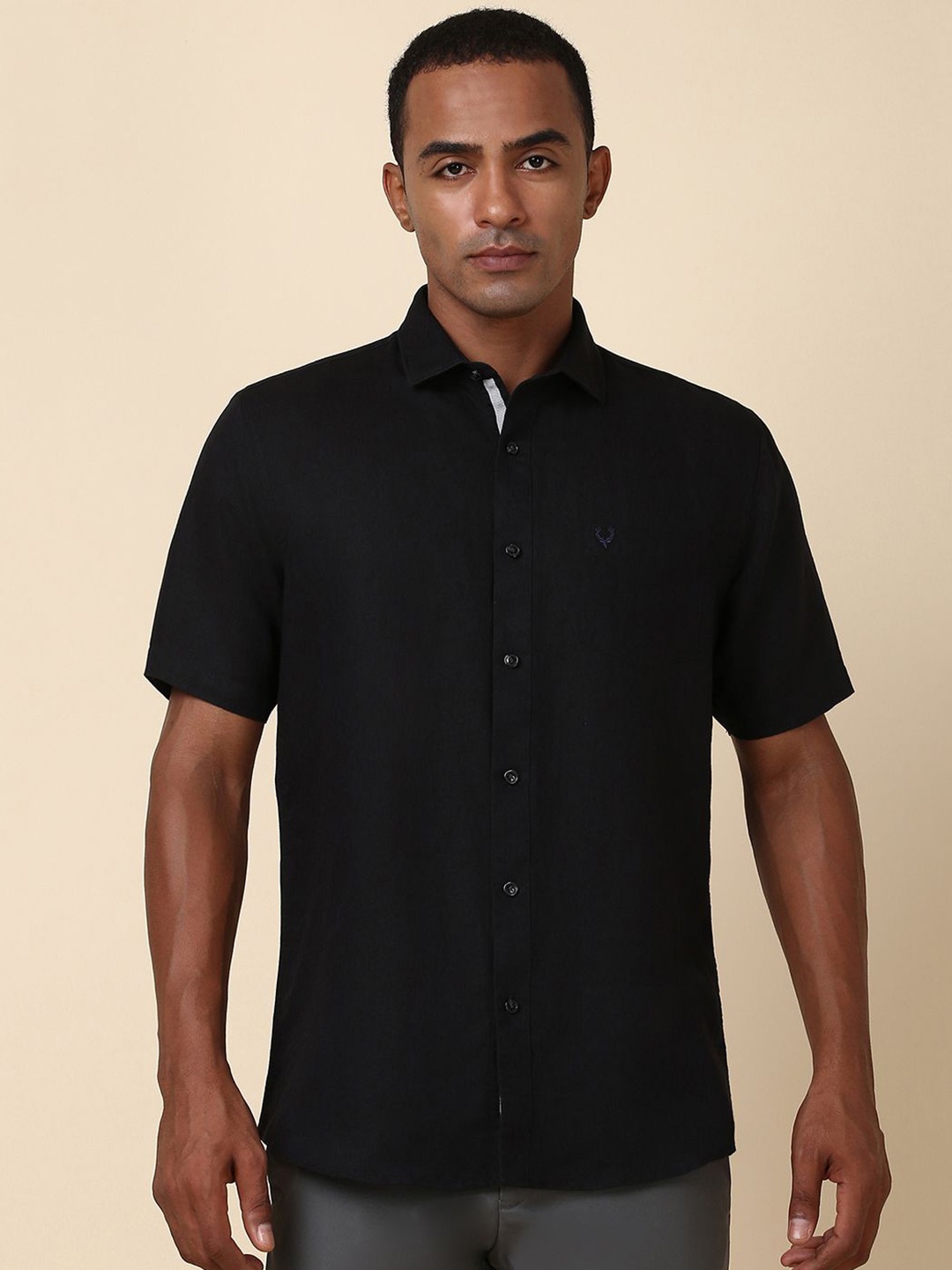 

Allen Solly Men Slim Fit Opaque Casual Shirt, Black