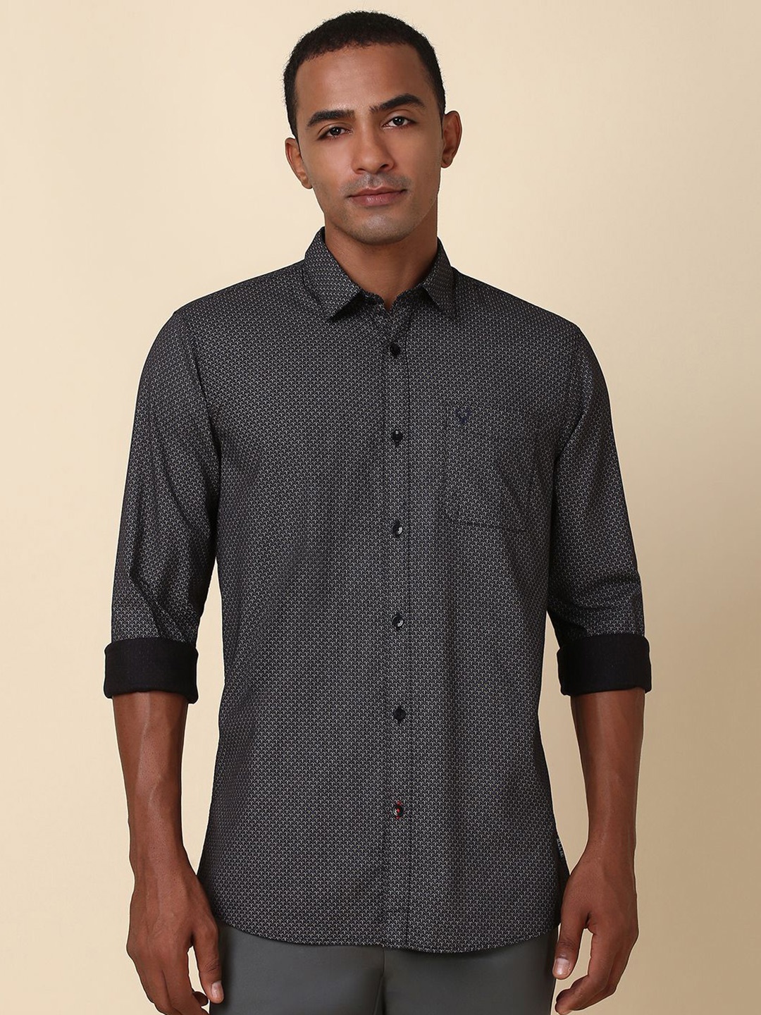 

Allen Solly Men Printed Spread Collar Pure Cotton Casual Shirt, Black