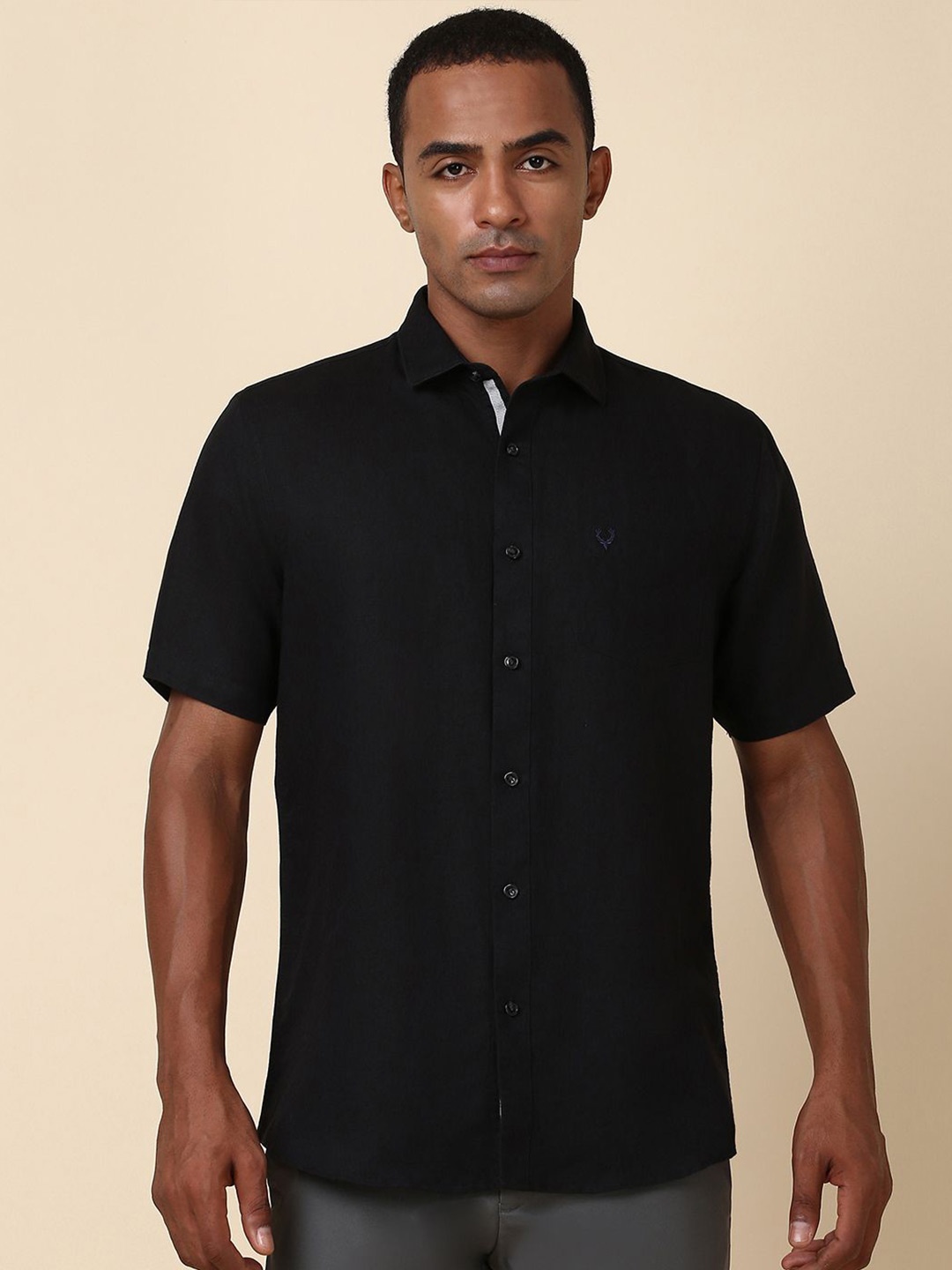 

Allen Solly Men Solid Spread Collar Slim Fit Casual Shirt, Black