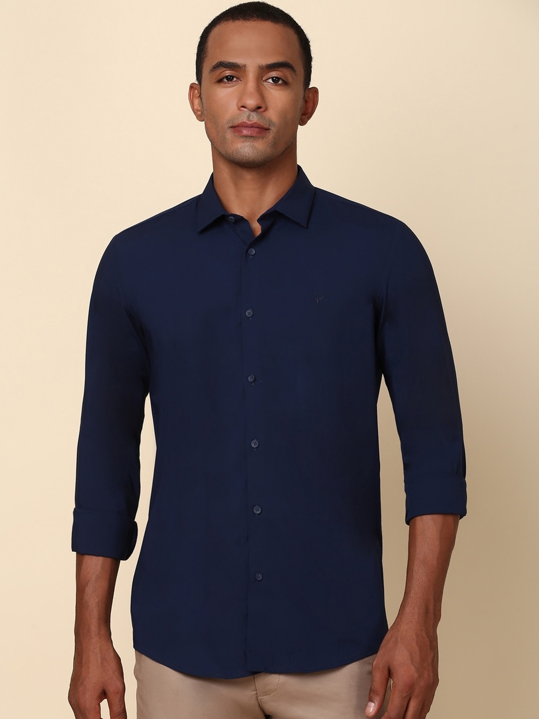 

Allen Solly Men Slim Fit Spread Collar Solid Casual Shirt, Navy blue