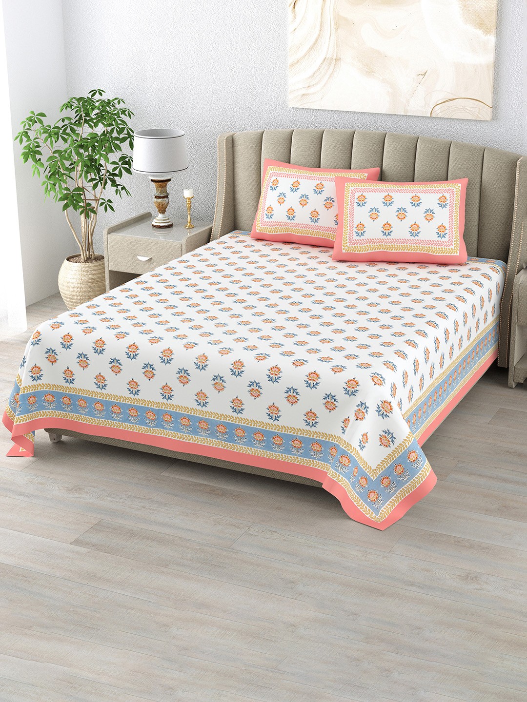 

DE CAMA Peach & White Floral 300 TC Pure Cotton King Bedsheet With 2 Pillow Covers