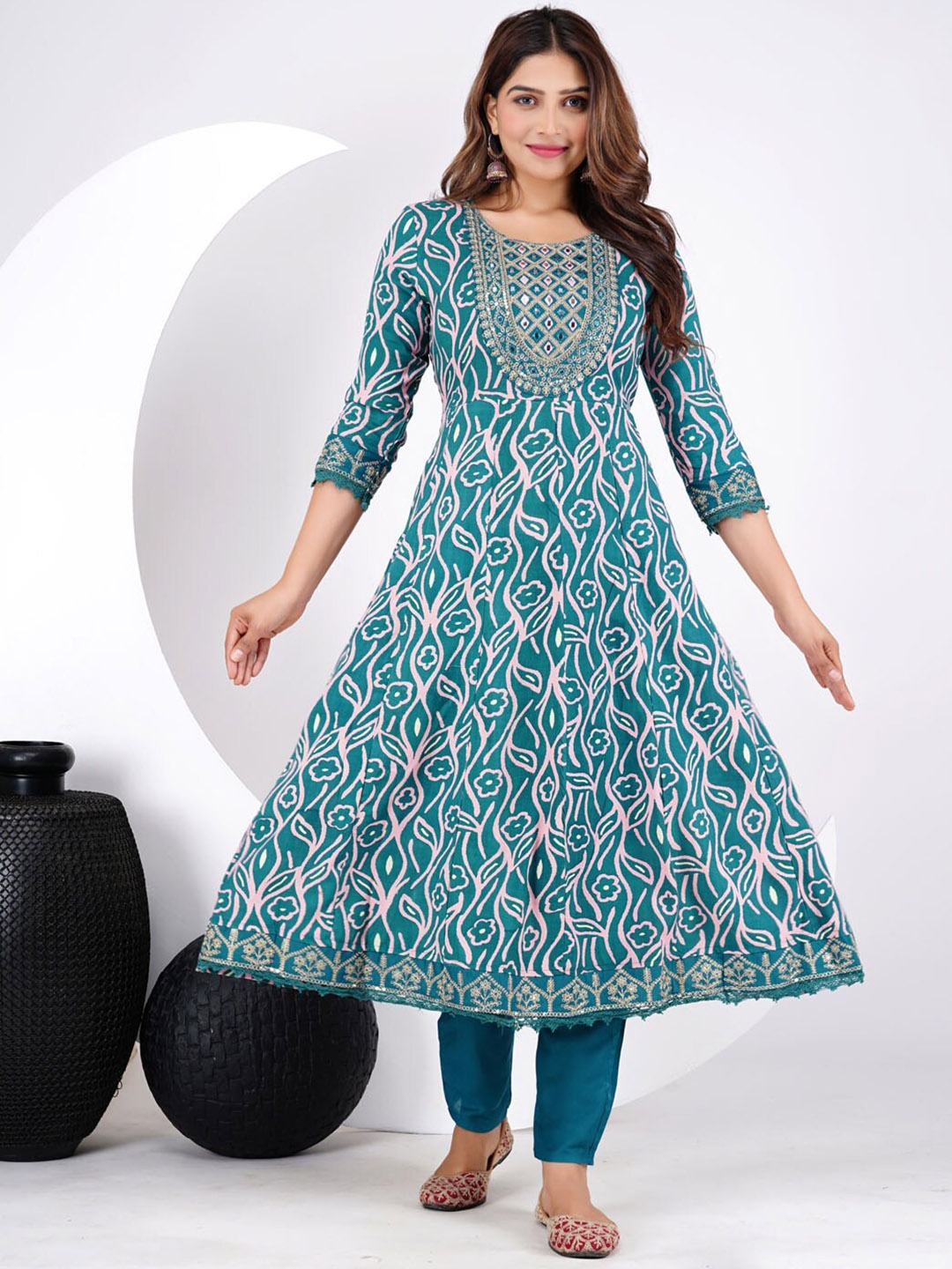 

Meena Bazaar Floral Printed Regular Sequinned Anarkali Kurta With Trousers, Green