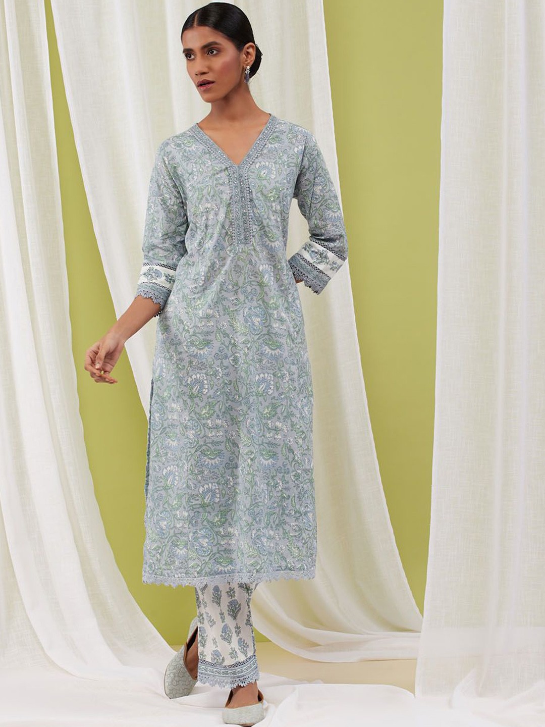 

Meena Bazaar Floral Printed V-Neck Straight Kurta with Trousers, Grey