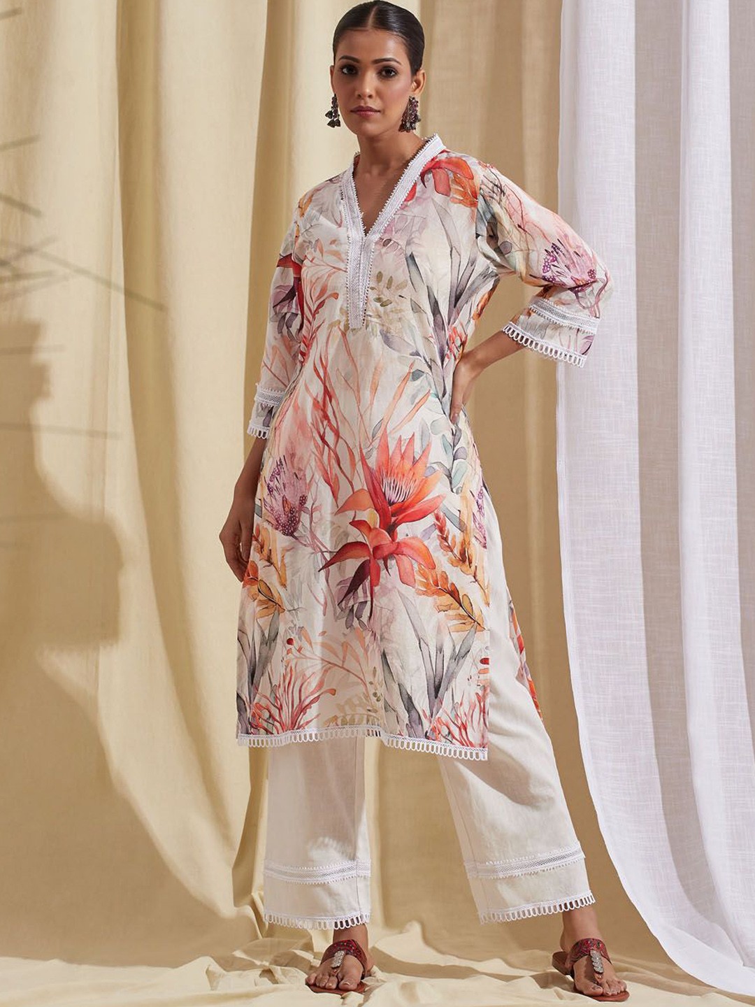 

Meena Bazaar Floral Printed Regular Thread Work Straight Kurta With Trousers, White