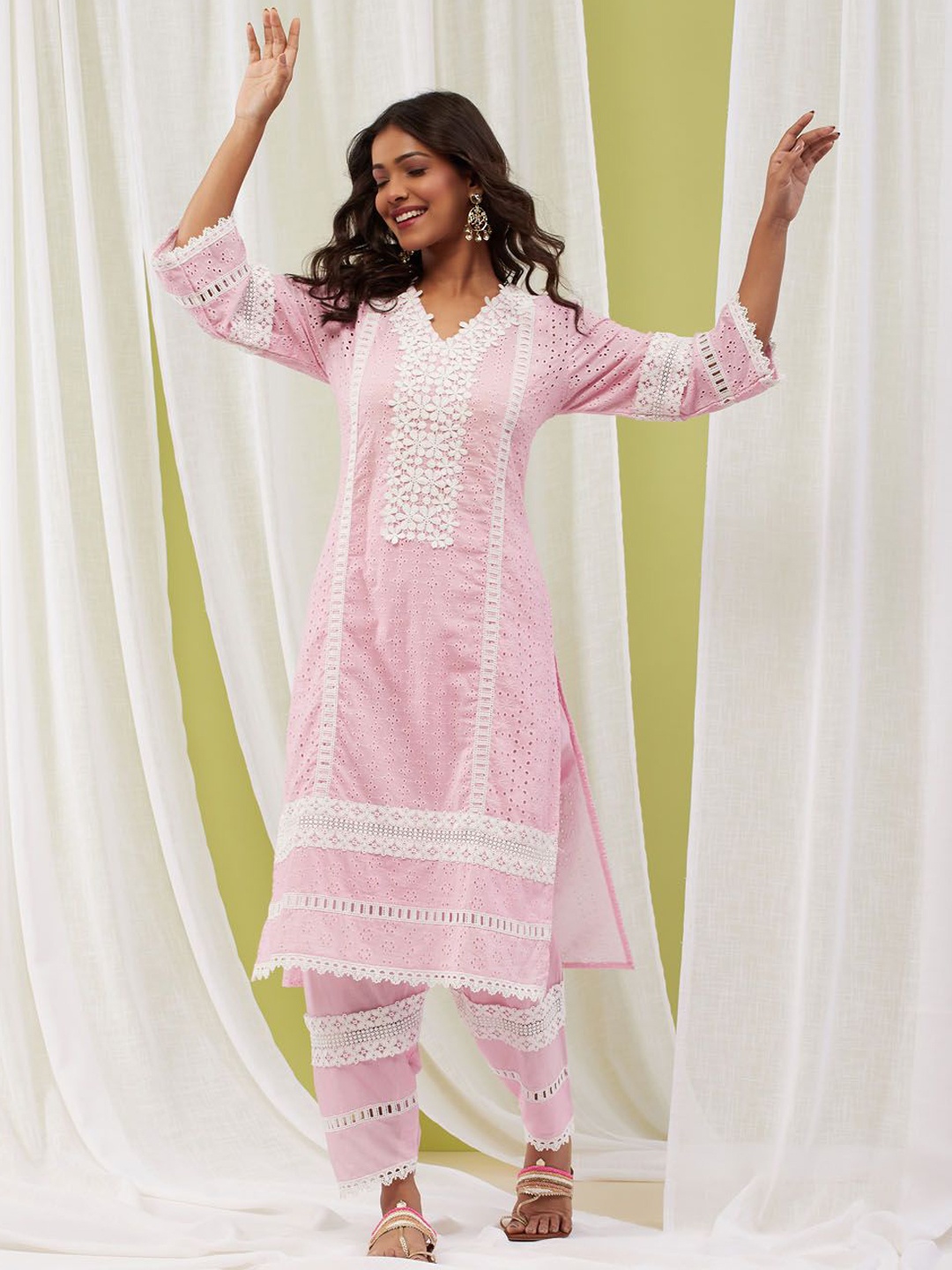 

Meena Bazaar Floral Embroidered V-Neck Thread Work Straight Kurta with Trousers, Pink