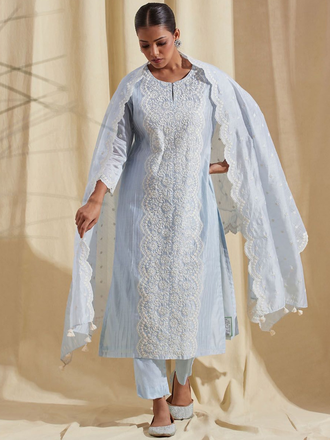 

Meena Bazaar Floral Embroidered Regular Thread Work Straight Kurta With Trousers & Dupatta, Blue