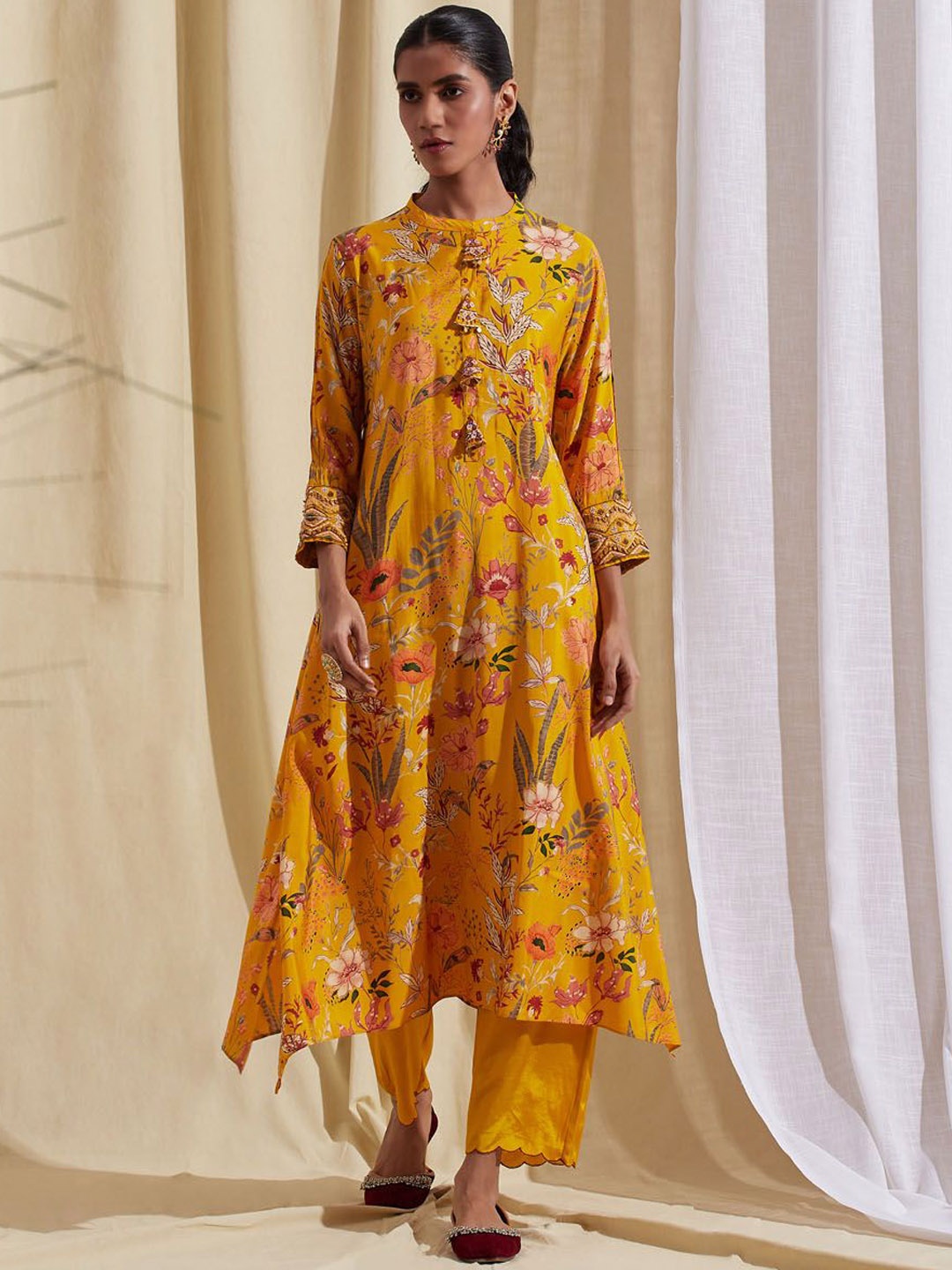 

Meena Bazaar Floral Printed Mandarin Collar Regular A-Line Kurta With Trousers, Mustard