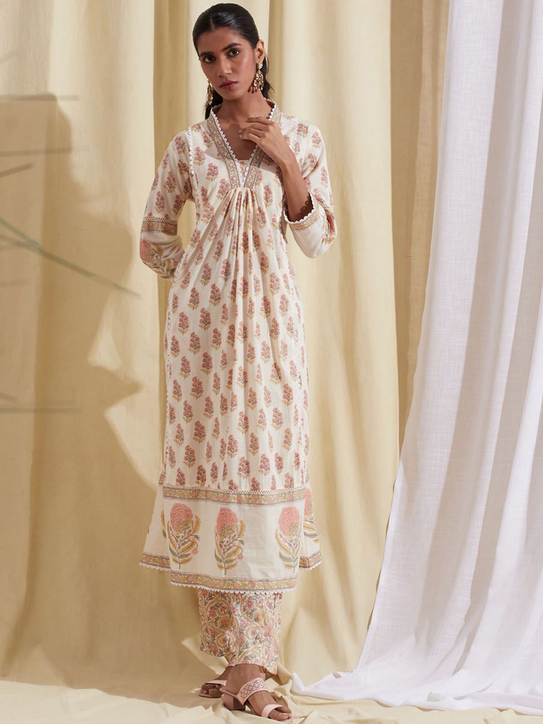 

Meena Bazaar Floral Printed V-Neck Straight Kurta with Trousers, Cream