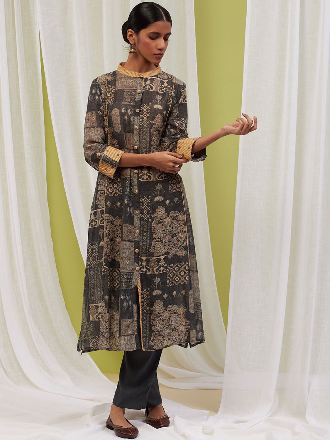 

Meena Bazaar Ethnic Motifs Printed Mandarin Collar Regular A-Line Kurta With Trousers, Grey