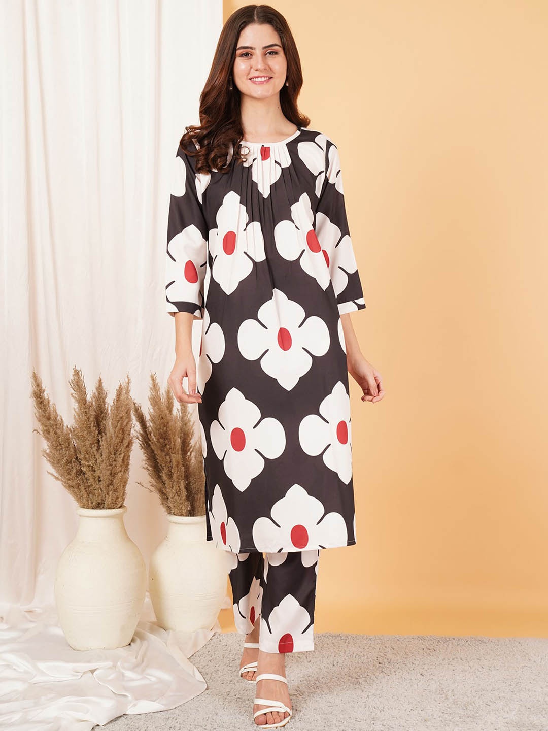 

Growish Floral Printed Round Neck Tunic With Trousers, Black