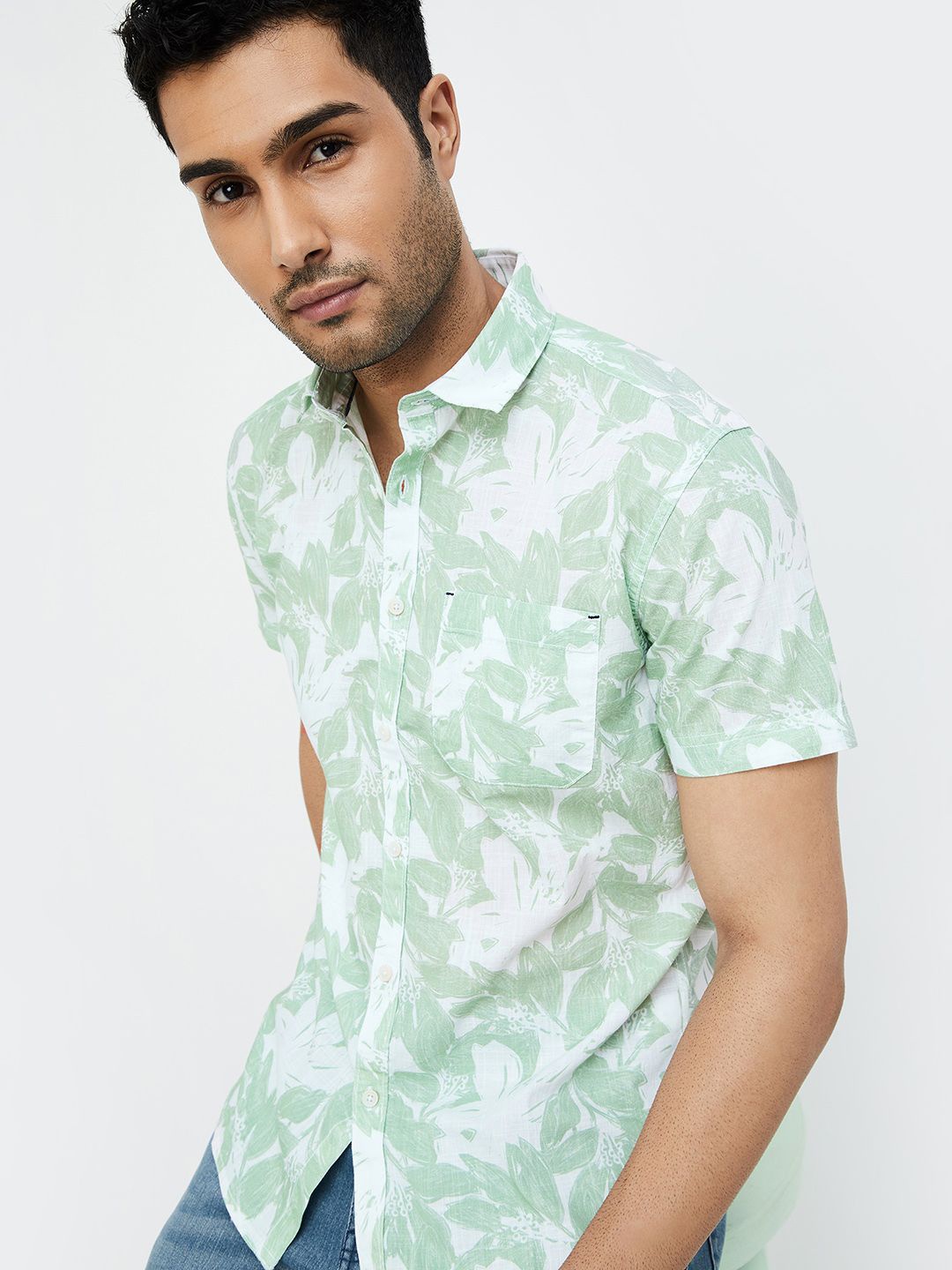 

CODE by Lifestyle Men Spread Collar Tropical Printed Casual Shirt, Green