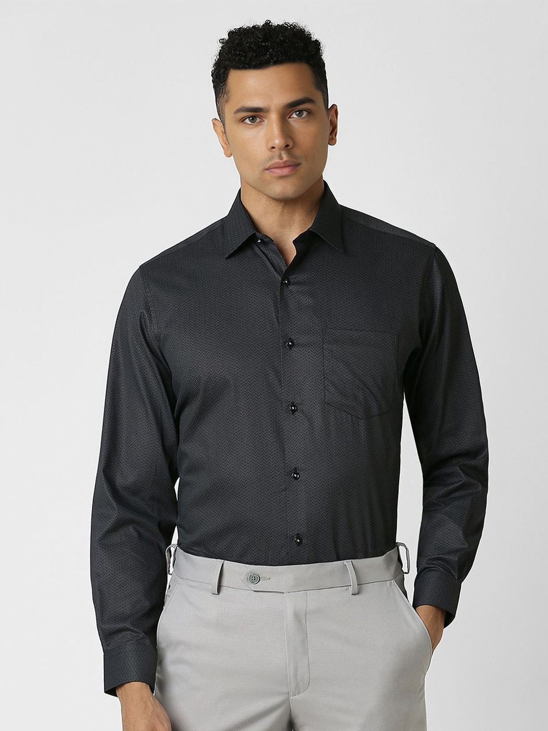 

Van Heusen Men Solid Spread Collar Formal Shirt, Black
