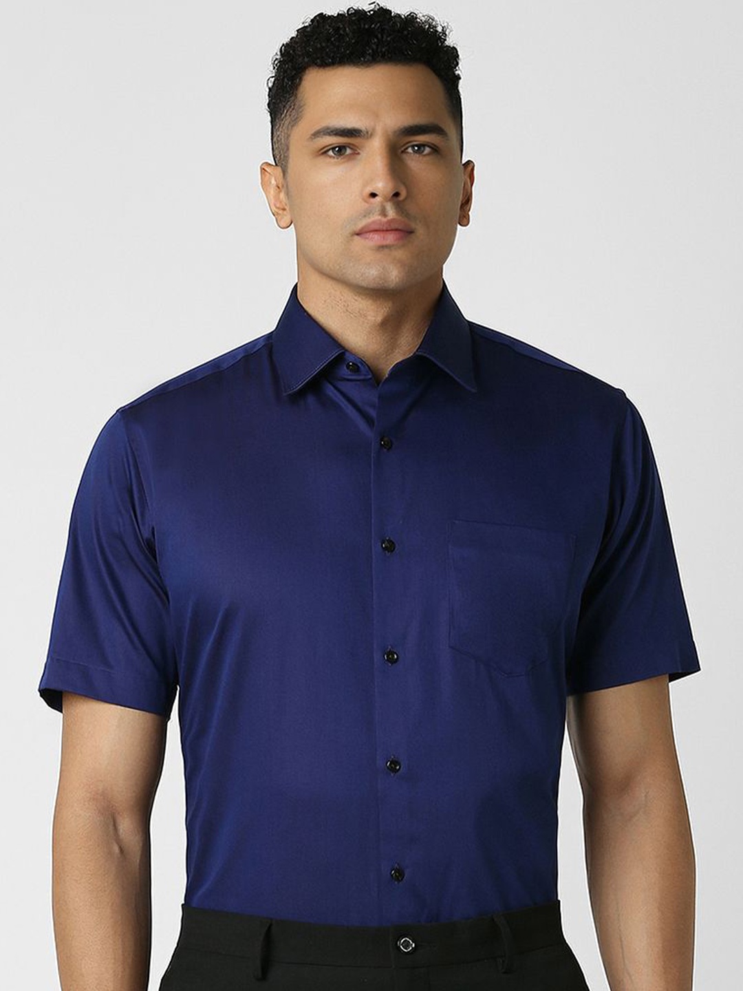 

Van Heusen Men Solid Spread Collar Casual Shirt, Blue