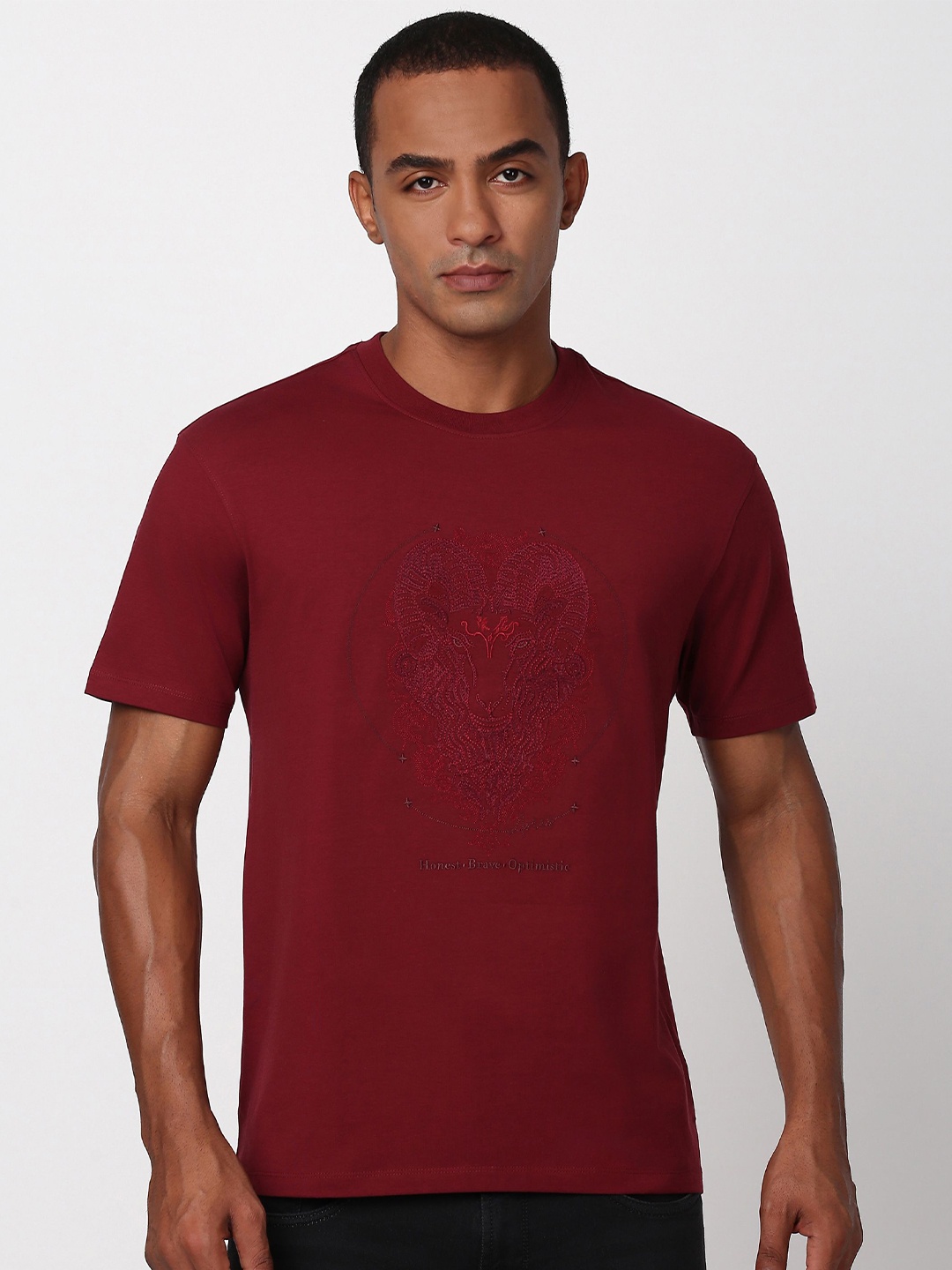

Peter England Casuals Men Graphic Printed Round Neck T-shirt, Maroon