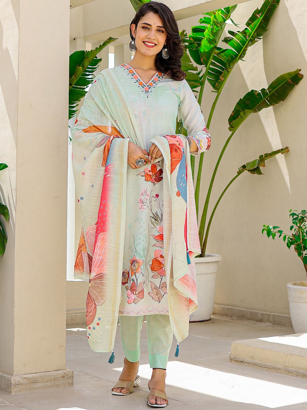 

Label Khoj Floral Embroidered Thread Work Linen Straight Kurta With Trousers & Dupatta, Green