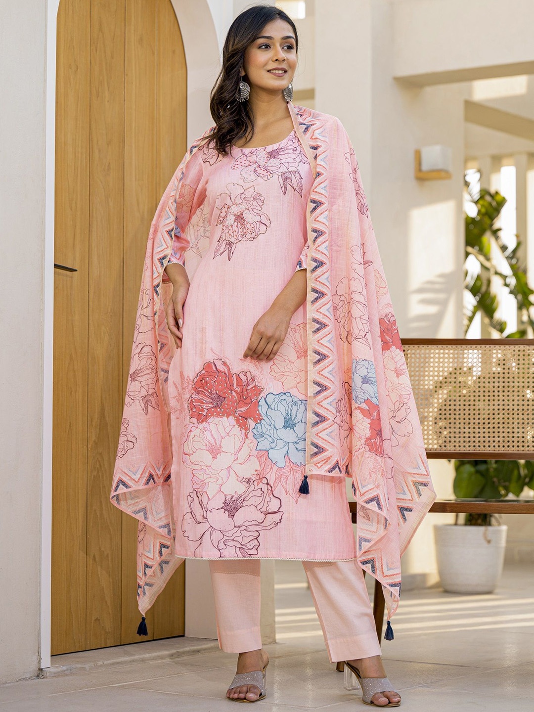 

Label Khoj Floral Printed Linen Straight Kurta With Trousers & Dupatta, Pink