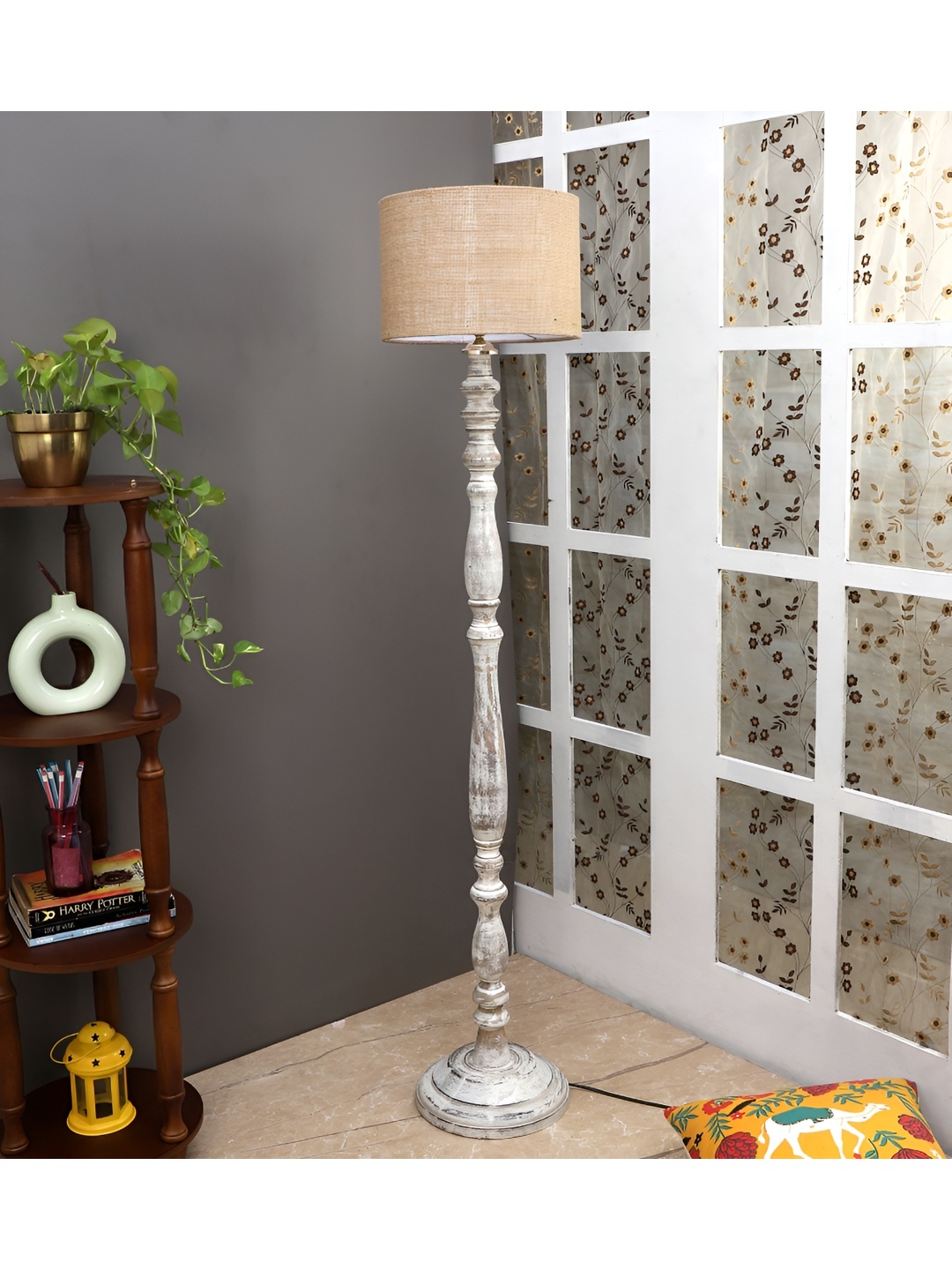 

TU CASA Beige & White Mango Wooden Cylindrical Shaped Floor Lamp