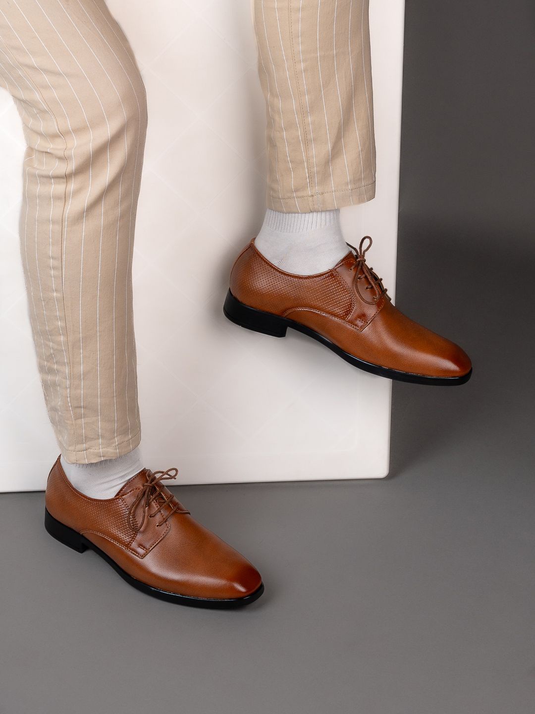 INVICTUS Men Round Toe Formal Derbys Shoes, Tan