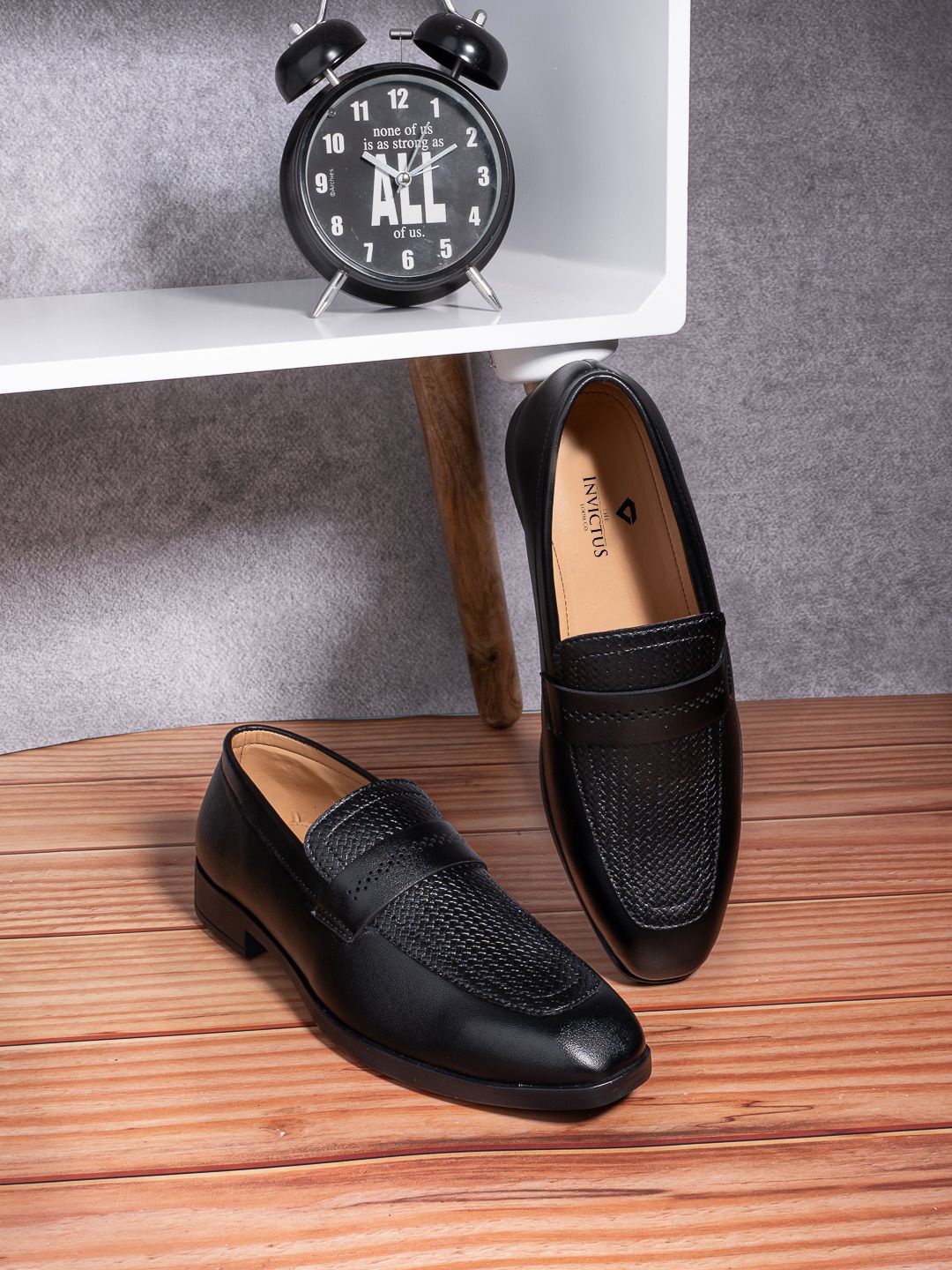 

INVICTUS Men Textured Round Toe Formal Loafers, Black