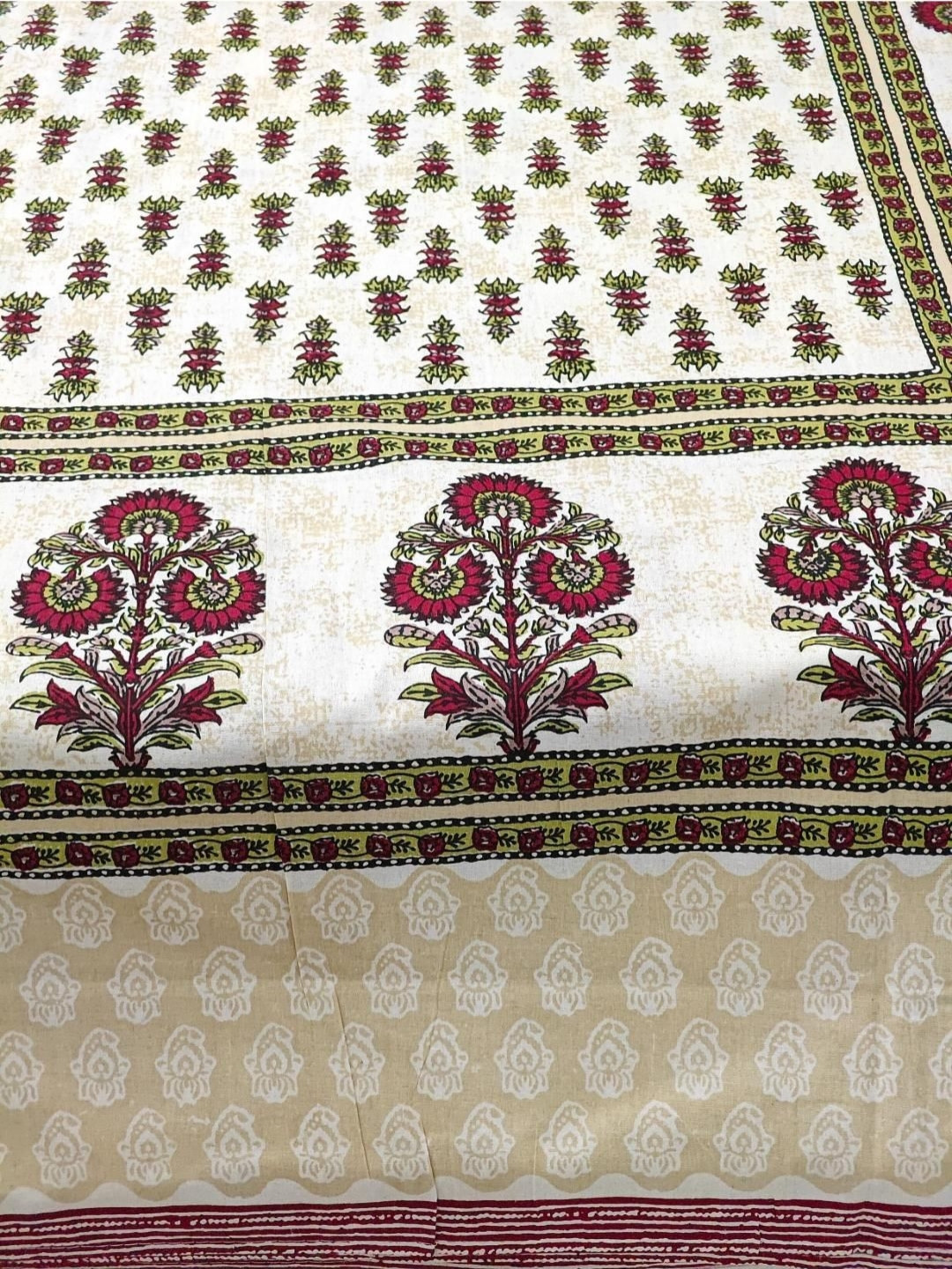 

Block Print Story Red & White Floral 210 TC Pure Cotton Queen Bedsheet & 2 Pillow Covers