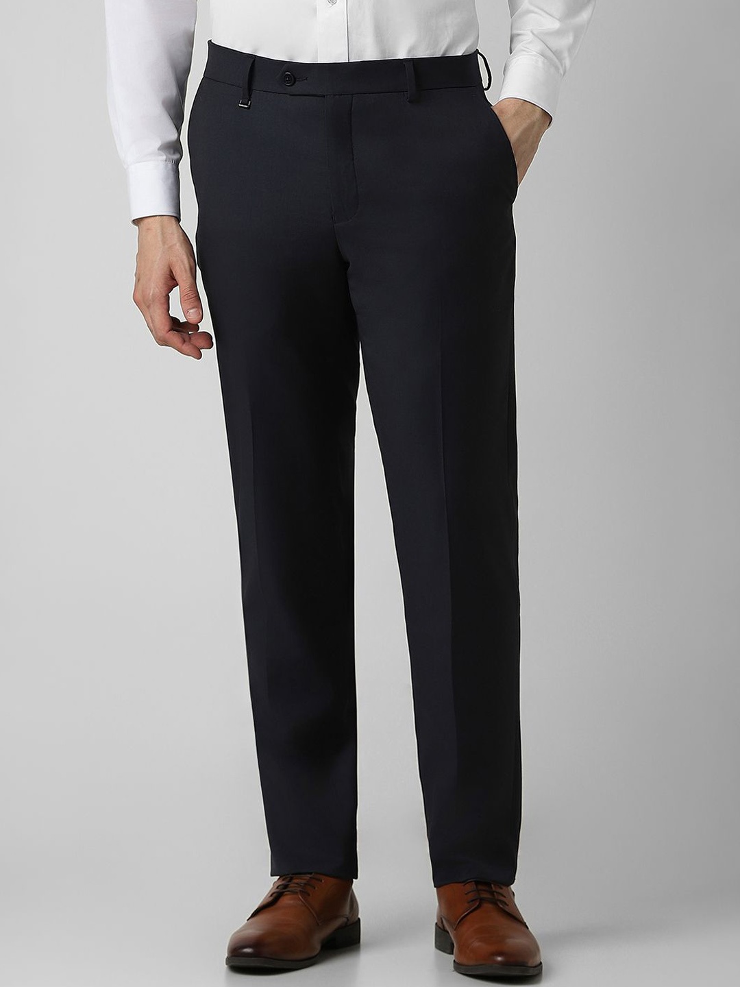 

Van Heusen Men Slim Fit Trousers, Black