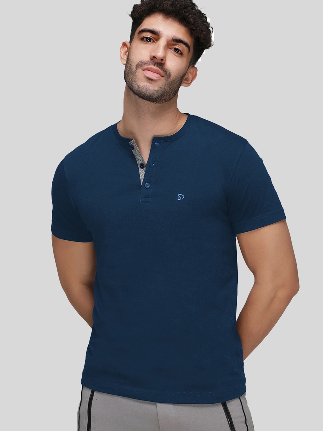 

SPORTO Men Everfresh Printed Henley Neck T-shirt, Navy blue