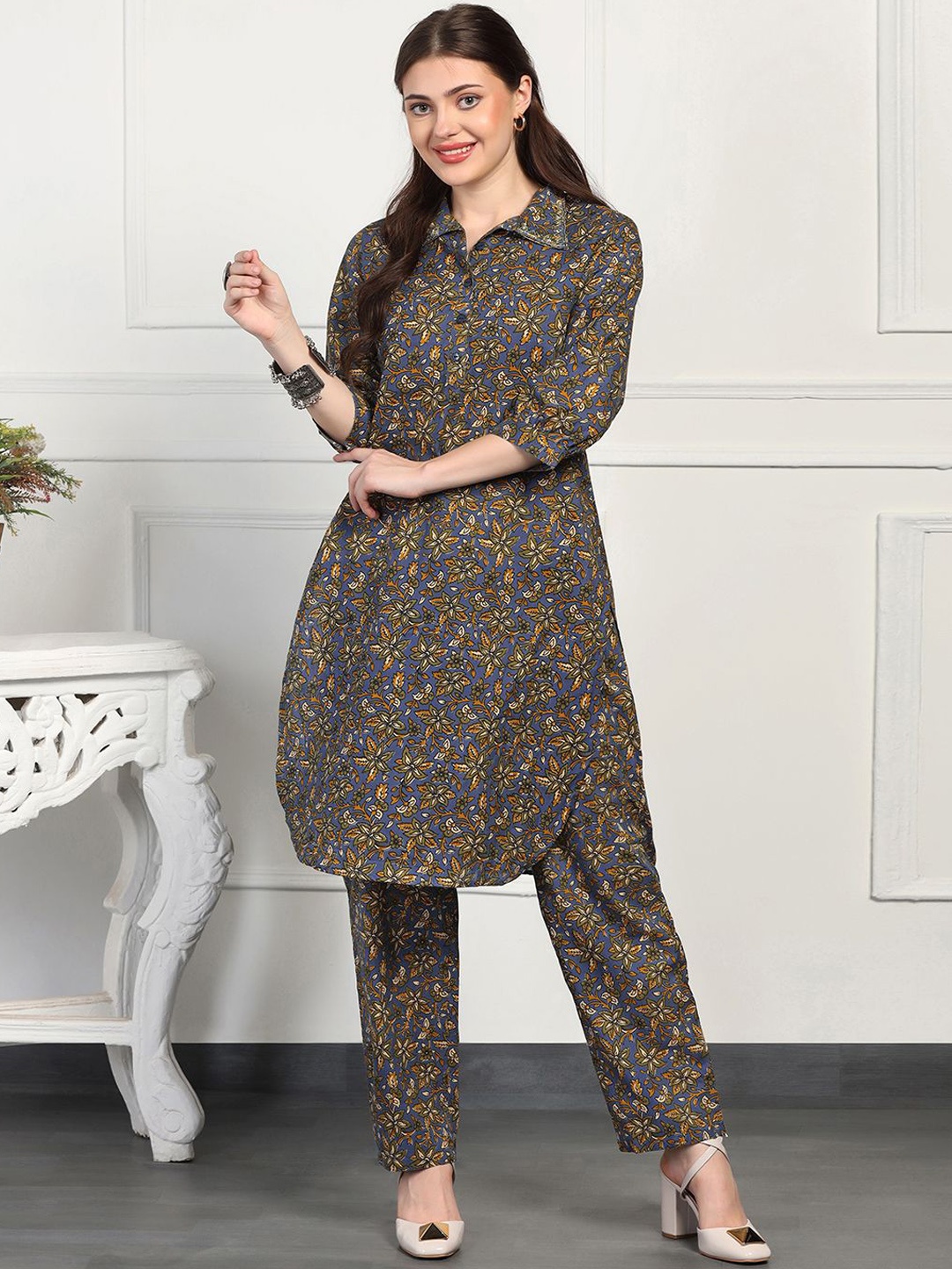 

FASHION DREAM Floral Printed Shirt Collar Curved Kurta With Trousers, Grey