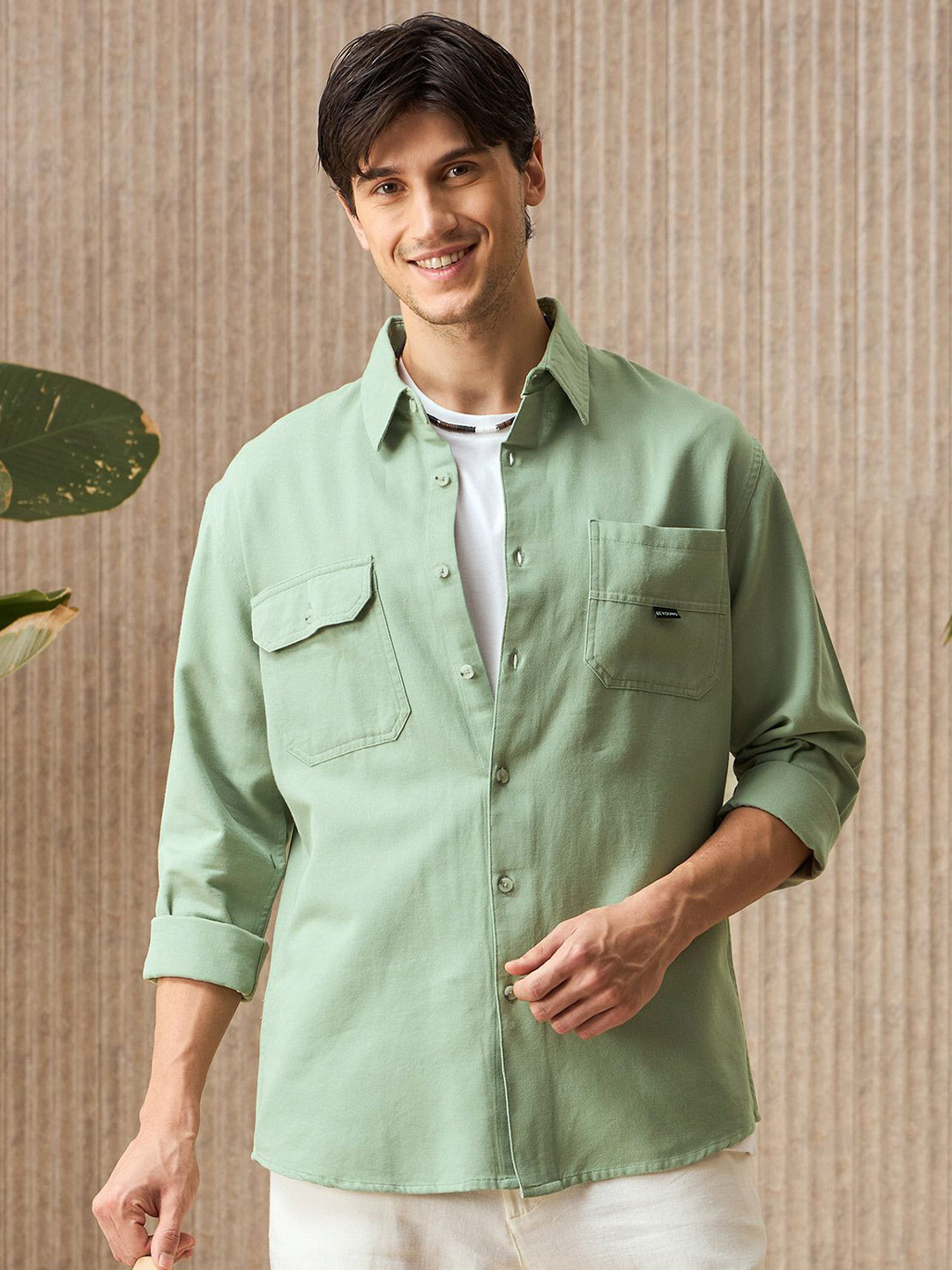 

Beyoung Men Spread Collar Solid Casual Shirt, Green