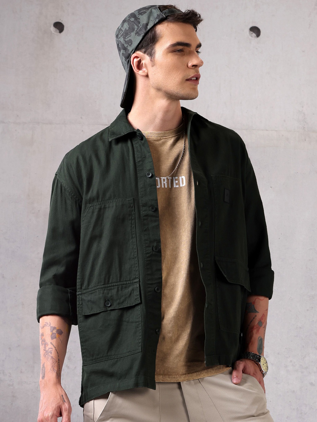 

Beyoung Men Spread Collar Solid Casual Shirt, Green