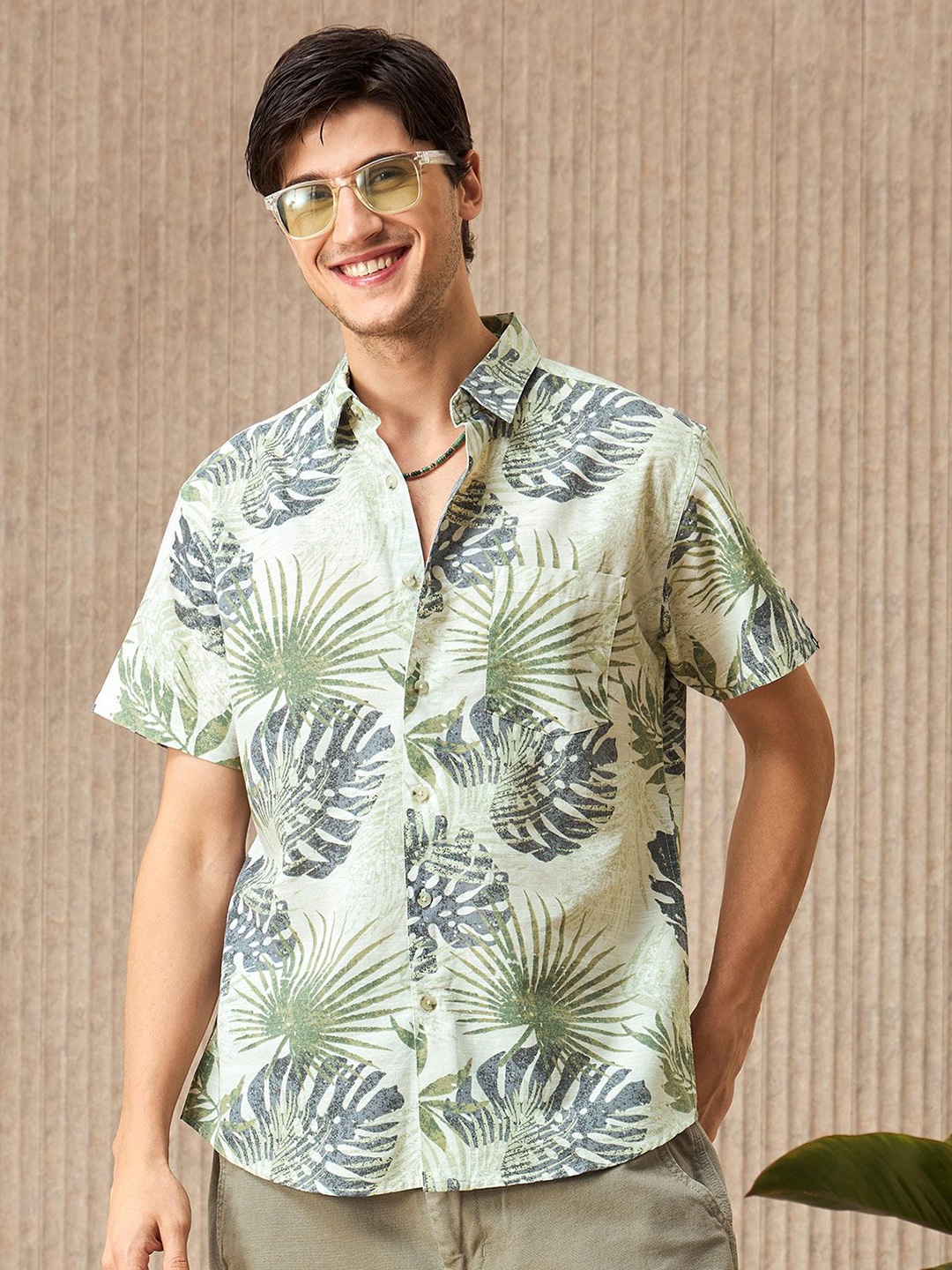 

Beyoung Men Floral Printed Spread Collar Casual Shirt, Green