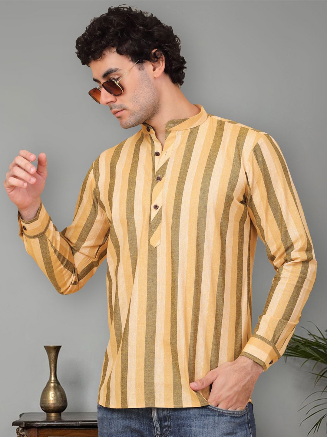 

Jompers Men Flared Sleeves Thread Work Kurta, Yellow