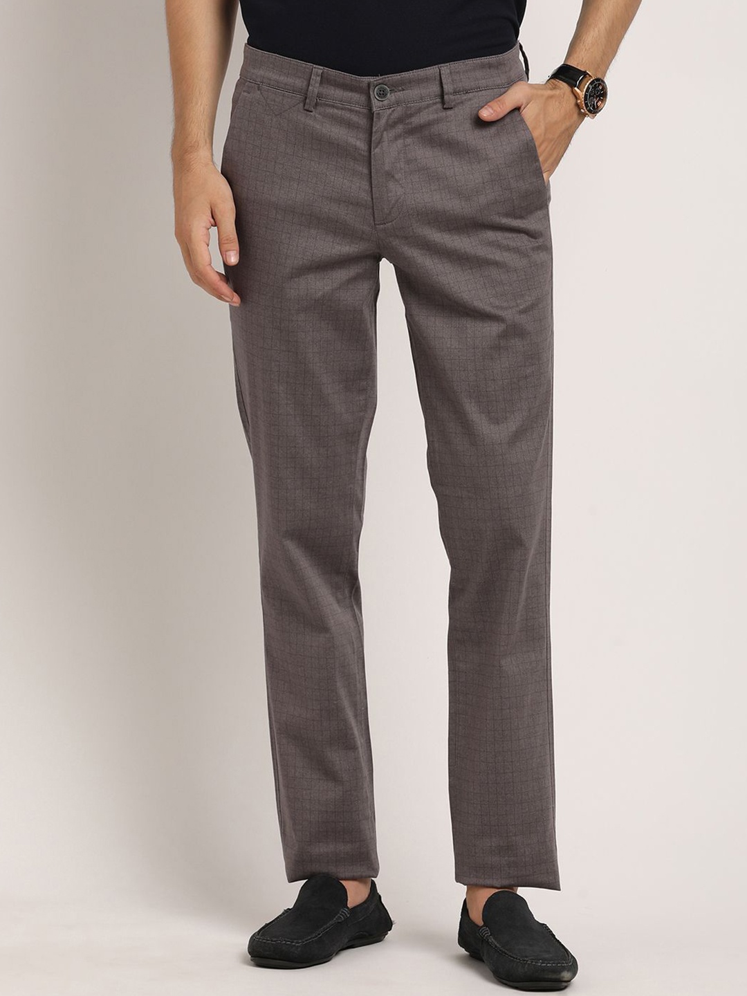 

Turtle Men Textured Relaxed Skinny Fit Trousers, Brown