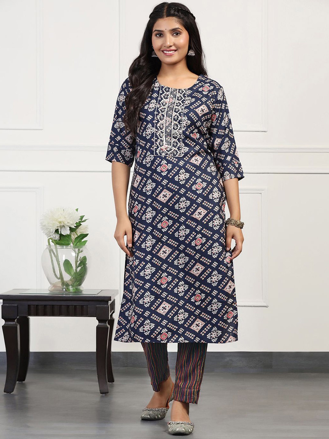 

FASHION DREAM Bandhani Printed Side Slits Straight Kurta With Trousers, Green