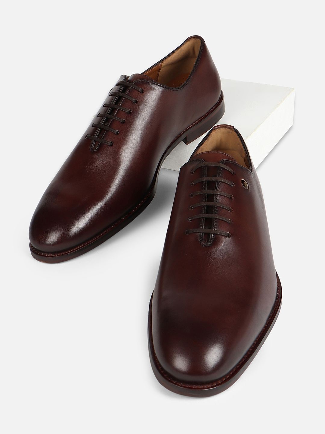 

Louis Philippe Men Round Toe Leather Formal Oxfords, Brown