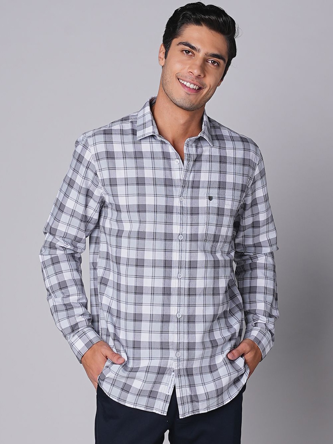 

Oxemberg Men Spread Collar Slim Fit Checked Casual Shirt, Grey