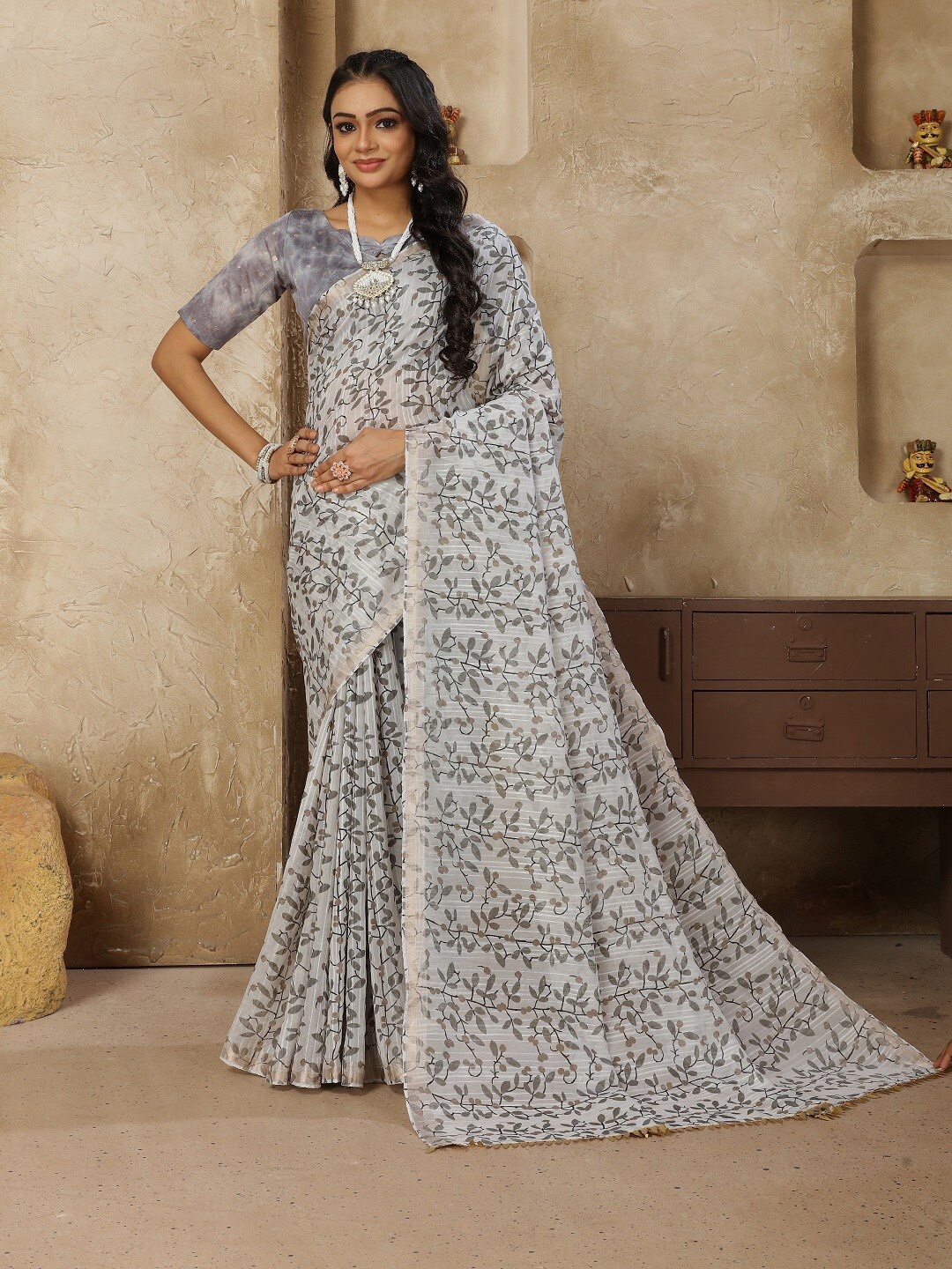 

Stylum Floral Pure Linen Saree, Grey