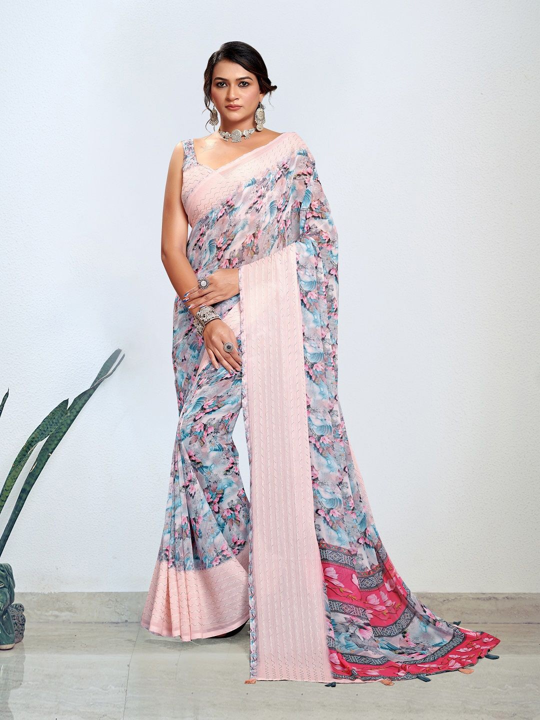 

Stylum Floral Embroidered Saree, Peach