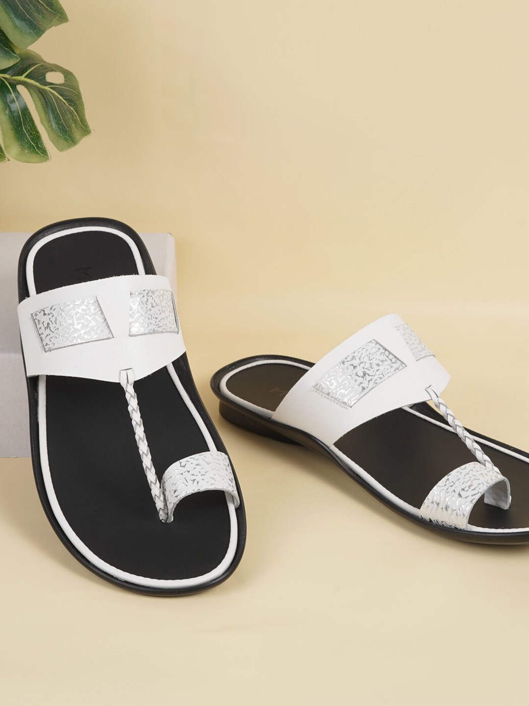 

Metro Men Comfort Sandals, White