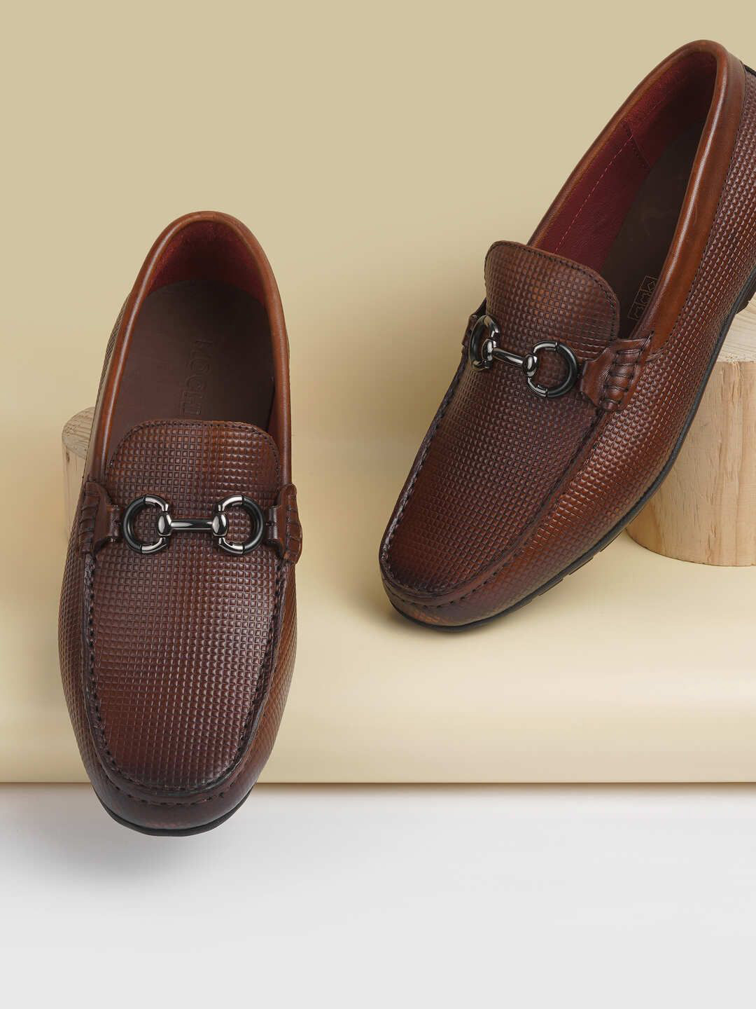 

Mochi Men Textured Round Toe Leather Loafers, Burgundy