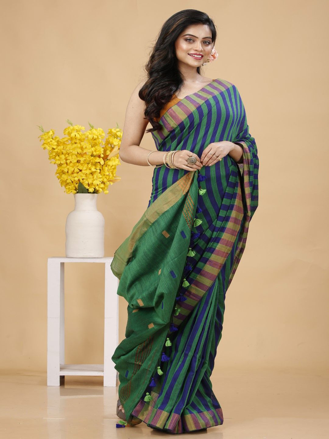 

Bong ButiQ Striped Pure Cotton Khadi Saree, Blue