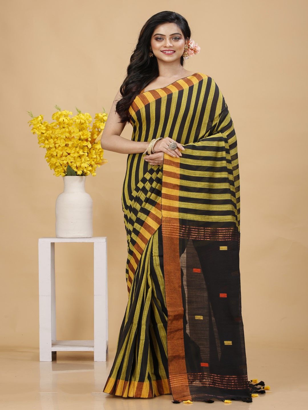 

Bong ButiQ Striped Pure Cotton Khadi Saree, Black