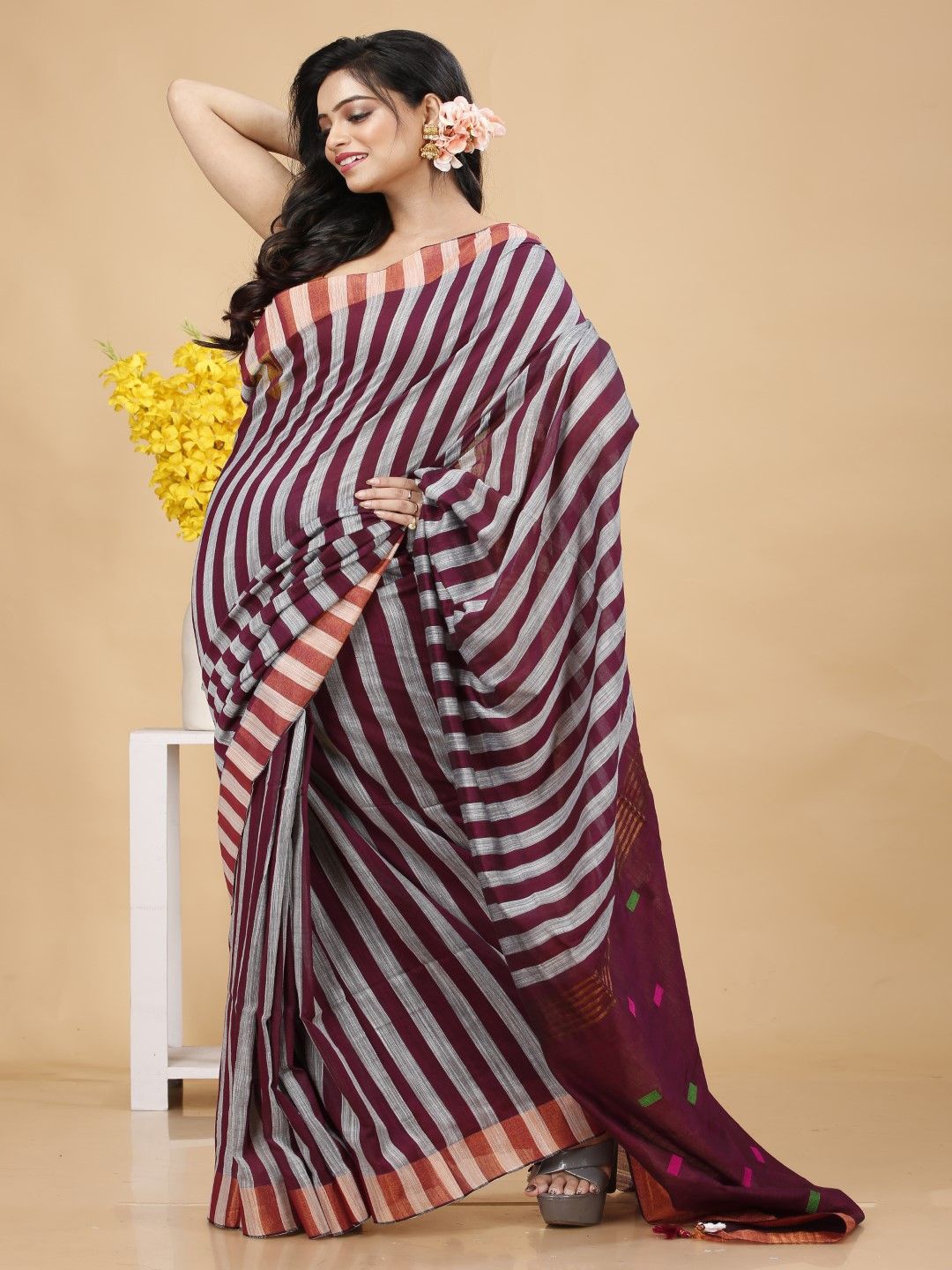 

Bong ButiQ Striped Pure Cotton Khadi Saree, White
