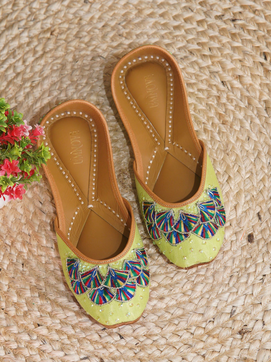 

UMNOVE Women Ethnic Mojaris Flats, Lime green