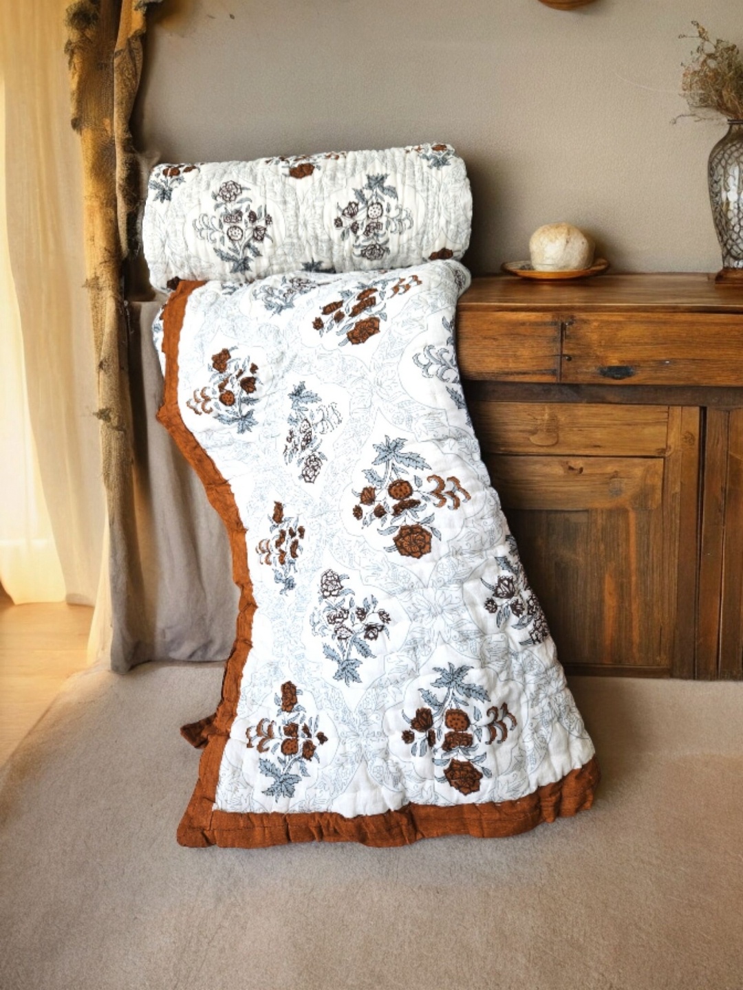 

Feels Like Home Brown & White Floral Mild Winter 350 GSM Double Bed Quilt